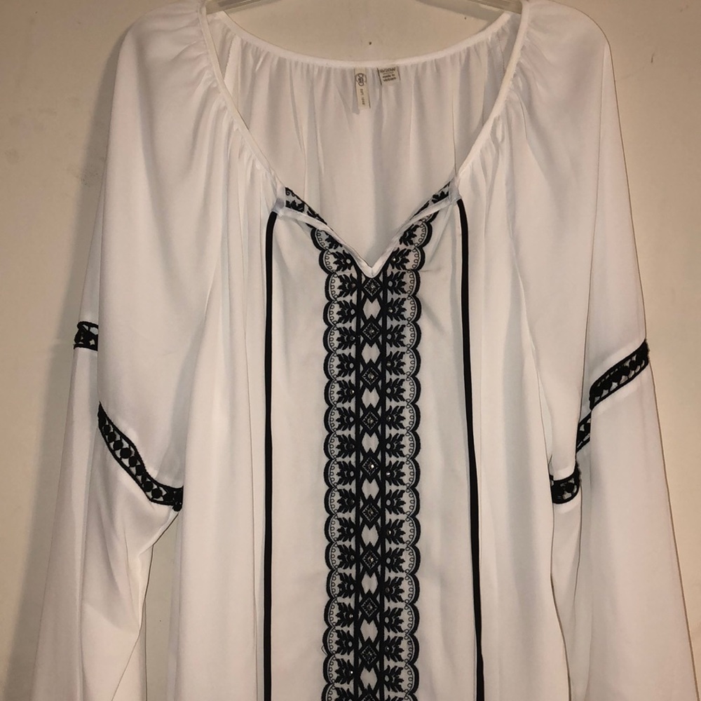 White and Black long sleeve blouse